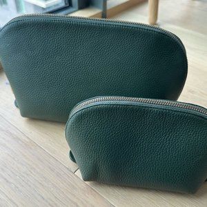 Cuyana Pebbled Leather Travel Set in Dark Olive Makeup Case Accessories Case